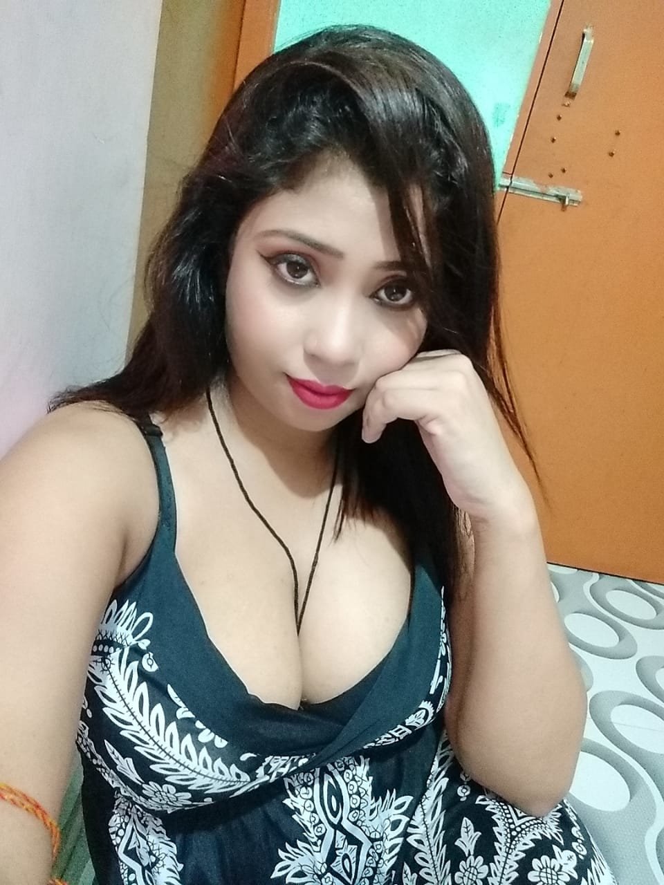 Housewife Escorts in Hyderabad – Experienced and Charming Housewife Call Girls – Doorstep Services