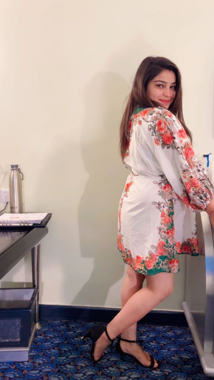 Call Girls in Escorts Service Near Royal-Plaza Hotel Cp 9958626694